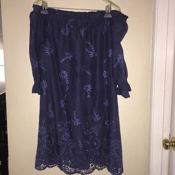 Abercrombie & Fitch Dresses & Skirts - Abercrombie&Fitch blue pattern dress off shoulder